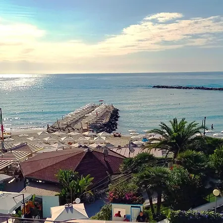 בית נופש La Pace, Il Sole, Il Mare - Casa Indipendente Vista Mare, Posto Auto Privato, Ampio Spazio Esterno Attrezzato, A Pochi Minuti Dalle Spiagge סנרמו