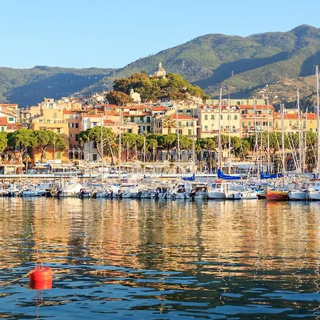 La Pace, Il Sole, Il Mare - Casa Indipendente Vista Mare, Posto Auto Privato, Ampio Spazio Esterno Attrezzato, A Pochi Minuti Dalle Spiagge בית נופש סנרמו