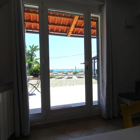 La Pace, Il Sole, Il Mare - Casa Indipendente Vista Mare, Posto Auto Privato, Ampio Spazio Esterno Attrezzato, A Pochi Minuti Dalle Spiagge סנרמו