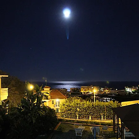 Hébergement de vacances La Pace, Il Sole, Il Mare - Casa Indipendente Vista Mare, Posto Auto Privato, Ampio Spazio Esterno Attrezzato, A Pochi Minuti Dalle Spiagge *