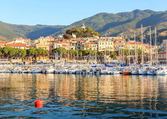 La Pace, Il Sole, Il Mare - Casa Indipendente Vista Mare, Posto Auto Privato, Ampio Spazio Esterno Attrezzato, A Pochi Minuti Dalle Spiagge Hébergement de vacances San Remo