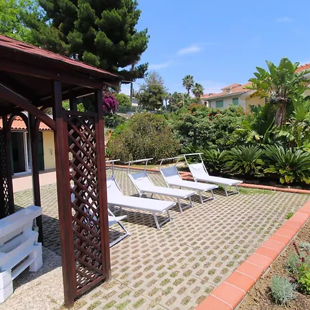 La Pace, Il Sole, Il Mare - Casa Indipendente Vista Mare, Posto Auto Privato, Ampio Spazio Esterno Attrezzato, A Pochi Minuti Dalle Spiagge Dom wakacyjny *
