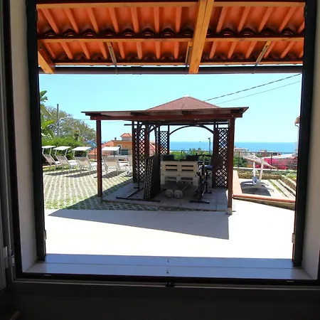 Dom wakacyjny La Pace, Il Sole, Il Mare - Casa Indipendente Vista Mare, Posto Auto Privato, Ampio Spazio Esterno Attrezzato, A Pochi Minuti Dalle Spiagge