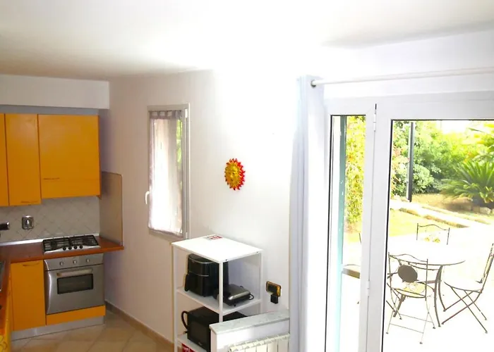 La Pace, Il Sole, Il Mare - Casa Indipendente Vista Mare, Posto Auto Privato, Ampio Spazio Esterno Attrezzato, A Pochi Minuti Dalle Spiagge Feriehus *