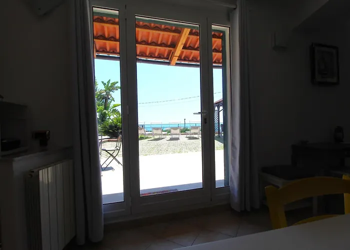 La Pace, Il Sole, Il Mare - Casa Indipendente Vista Mare, Posto Auto Privato, Ampio Spazio Esterno Attrezzato, A Pochi Minuti Dalle Spiagge San Remo