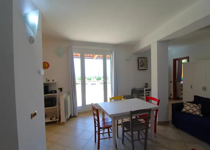 Feriehus La Pace, Il Sole, Il Mare - Casa Indipendente Vista Mare, Posto Auto Privato, Ampio Spazio Esterno Attrezzato, A Pochi Minuti Dalle Spiagge Sanremo