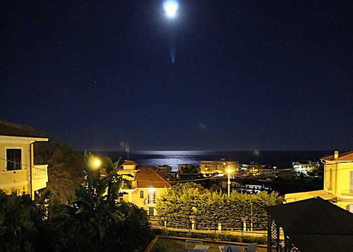 Feriehus La Pace, Il Sole, Il Mare - Casa Indipendente Vista Mare, Posto Auto Privato, Ampio Spazio Esterno Attrezzato, A Pochi Minuti Dalle Spiagge *